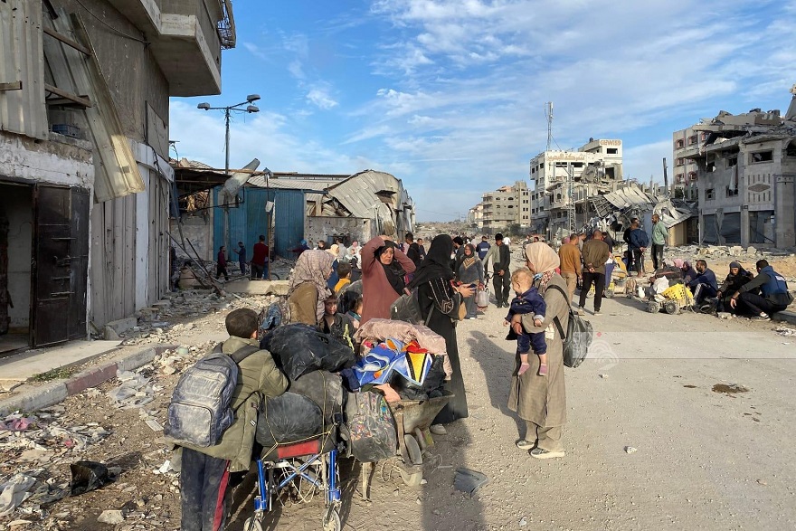 Dadka Shujayea oo la barakacinayo.jpg